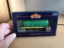 Bachmann OO Gauge 37-575 ,45 Ton TTA Tank Wagon BP GREEN Mint Condition