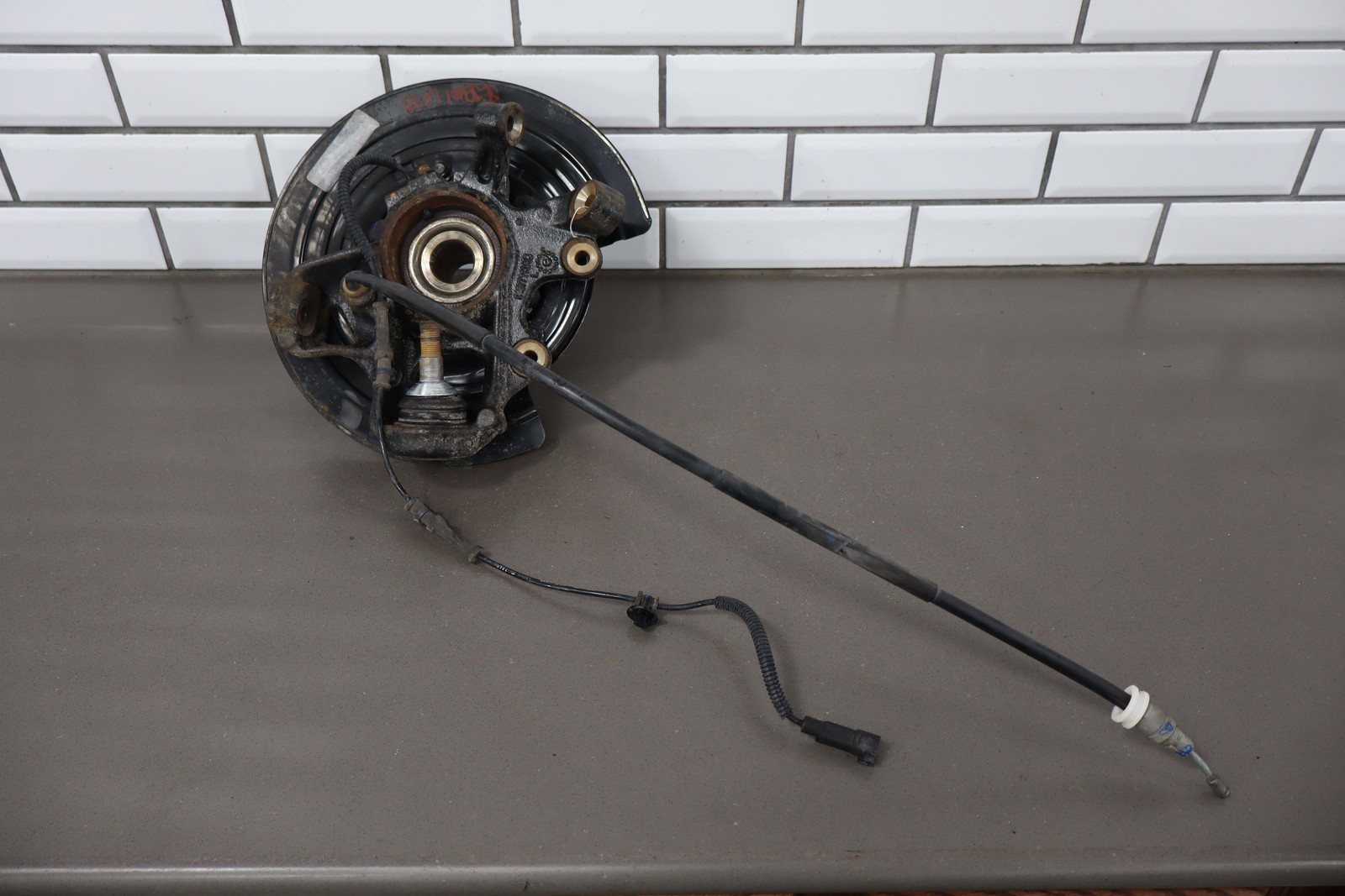 12-15 Jeep Grand Cherokee SRT8 Left Rear Suspension Knuckle Arms Spindle OEM LH