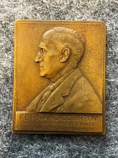 ANCIENNE MEDAILLE FERNANRD COURTOY