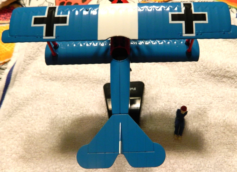 Avión y figura británicos Fokker D VII azul (raro) Primera Guerra Mundial coleccionistas ED solamente Foto 4 de 4