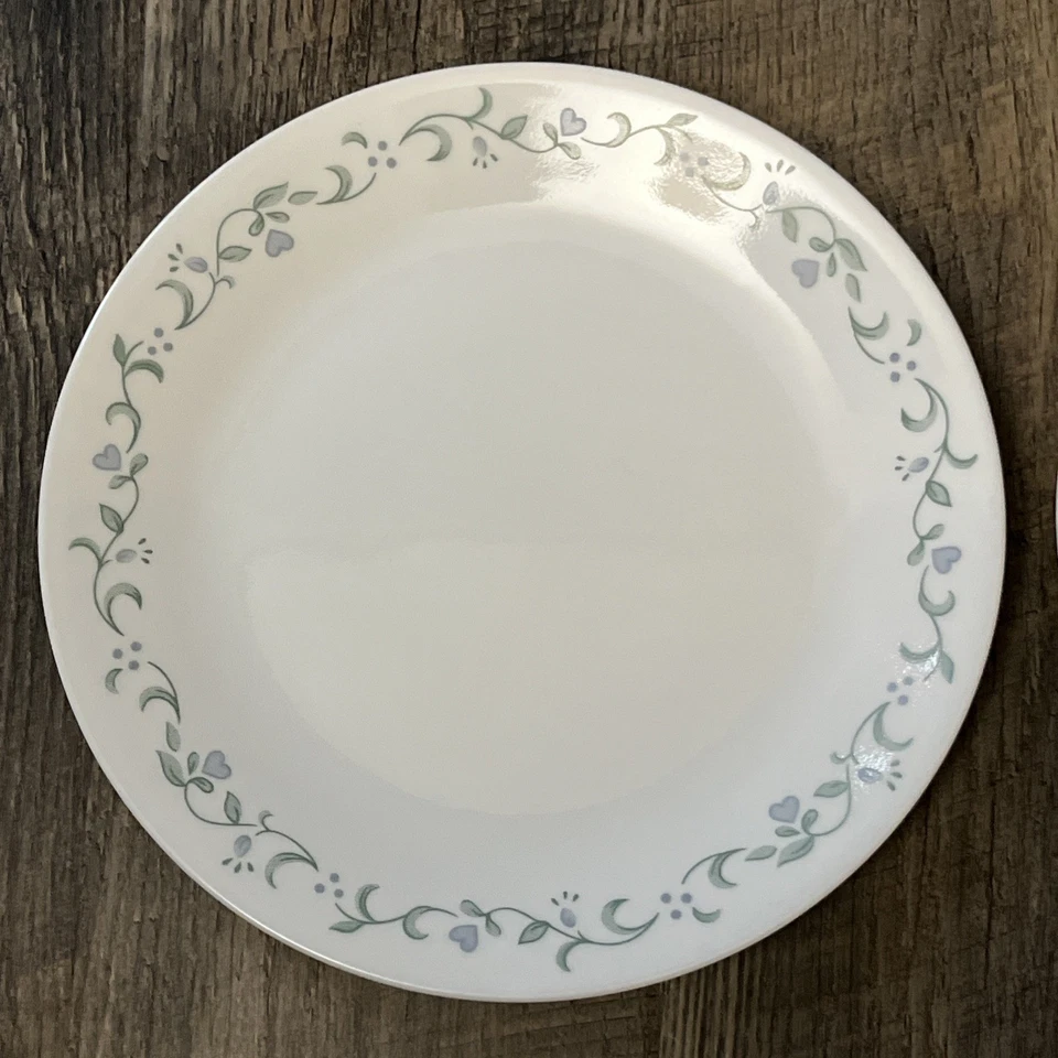 CORELLE COUNTRY COTTAGE CORAZÓN LAVANDA FLORES CORAZONES 2 PLATOS DE CENA 10" EE. UU. Foto 2 de 4