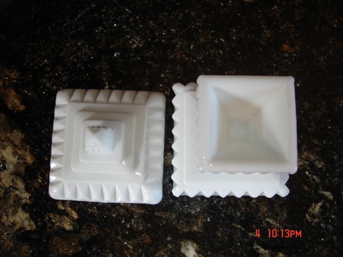 Vintage Westmoreland Milk Glass Candy Dish Compote w/Lid - Picture 6 of 7
