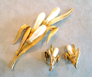 Vintage CROWN TRIFARI Cattails Faux Pearl Pin Brooch Earring Set Demi Parure