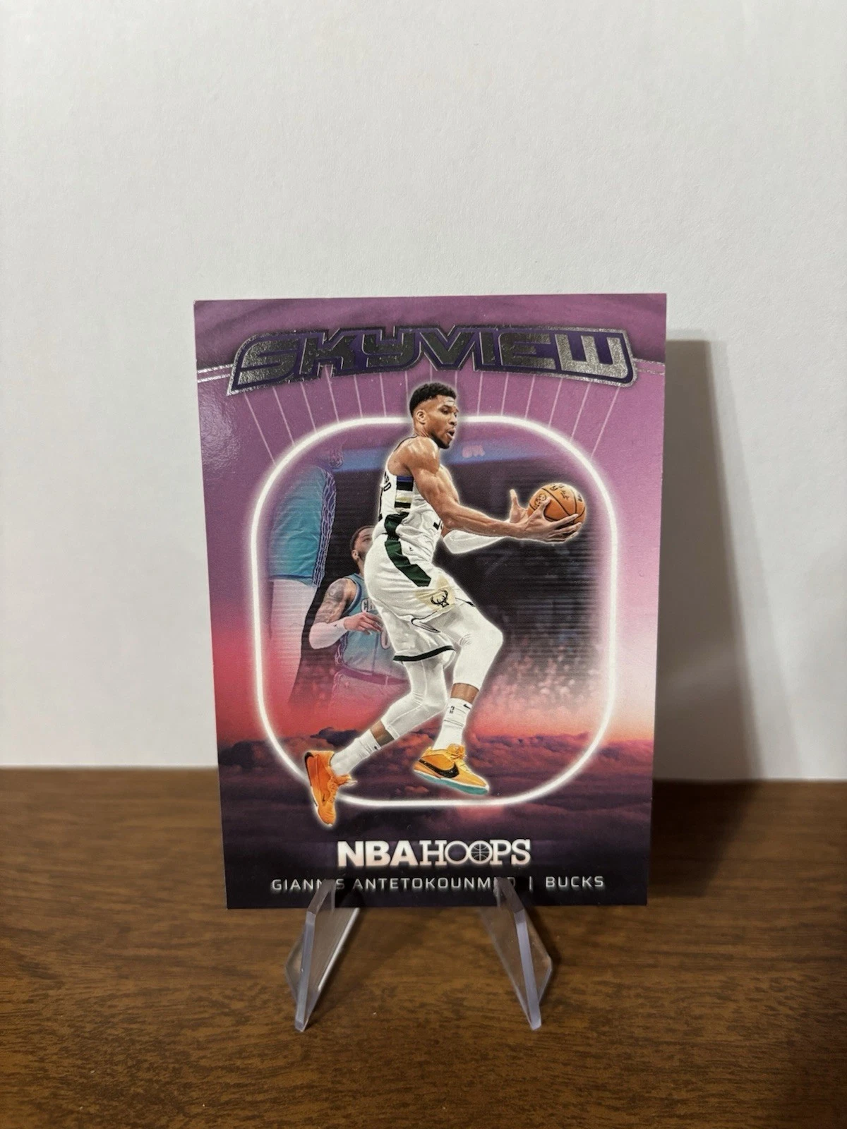 Giannis Antetokounmpo trading card