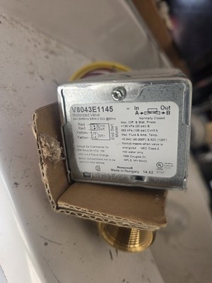 Honeywell V8043E1145 3/4'' 24 VAC 2-Way Hydronic Zone Valve