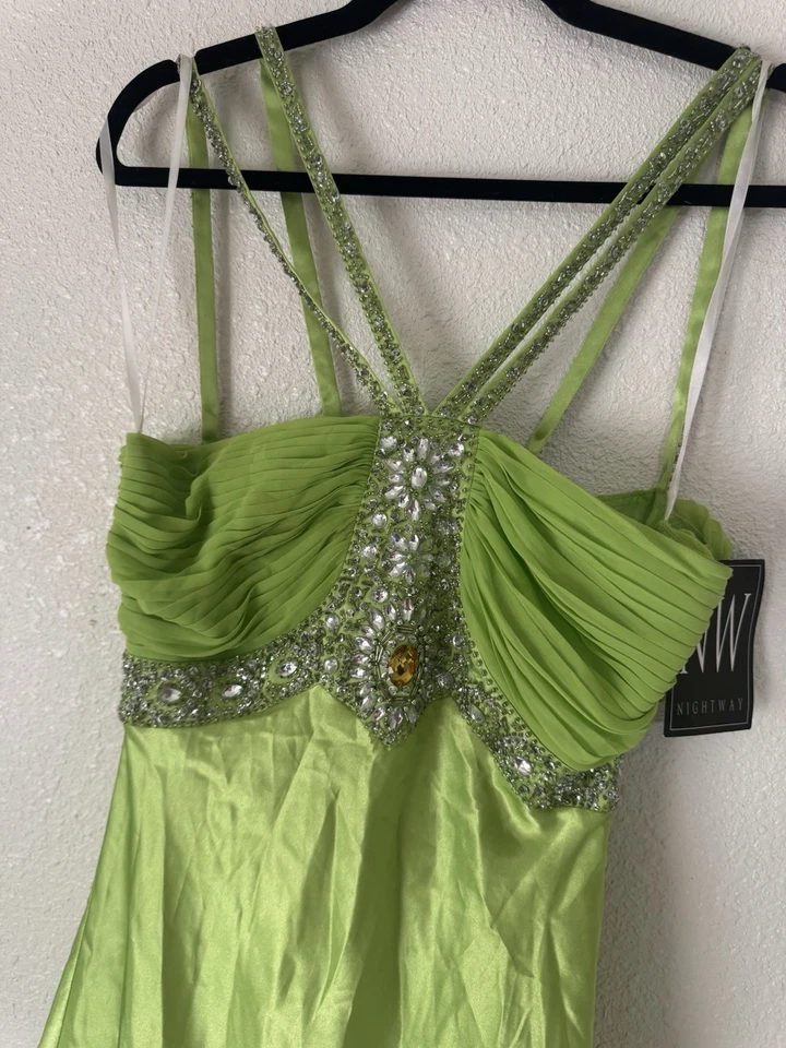 Vestido formal/de graduación adornado verde lima NIGHTWAY - talla 12 Foto 2 de 4