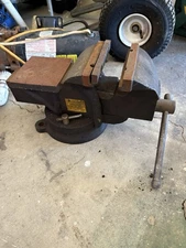 Pittsburgh Vintage Swivel Bench Vise 5" Jaws