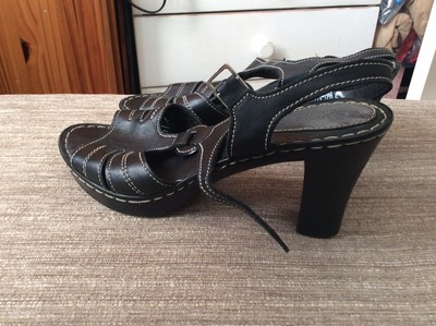 pavers ladies sandals size 2