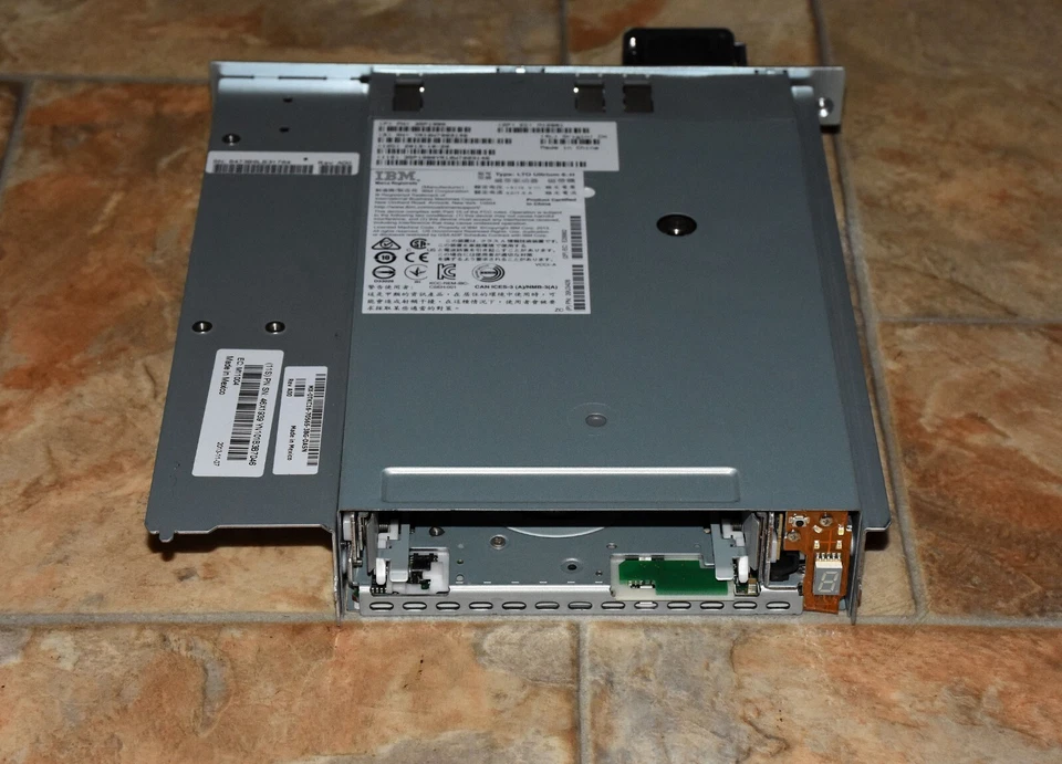 Cargador HH DELL IBM LTO Ultrium6 defectuoso LTO6 SAS Drive 35P1980 0TKC16 G3D Foto 2 de 4