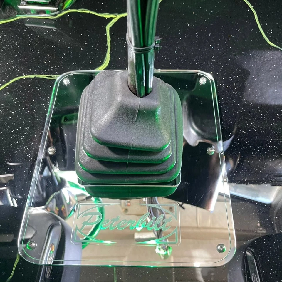 Cubierta de placa de ajuste de bota de cambio Peterbilt con luces RGB Foto 3 de 4