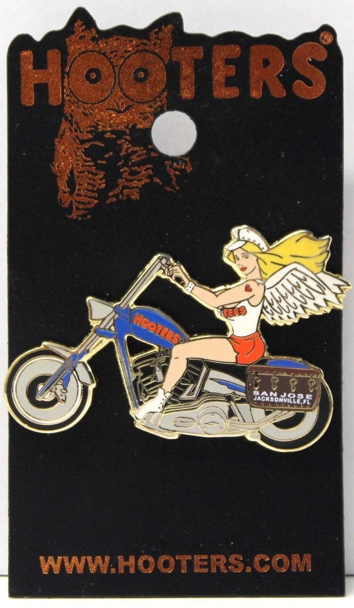 HOOTERS ピンバッジ NEW~ SPICY HOOTERS Girl Uniform Collectible Pin Back Badge