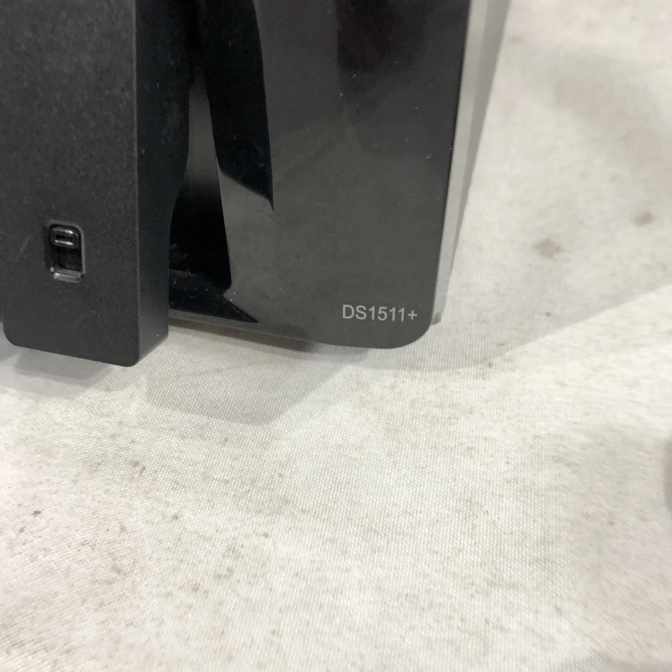 Synology DiskStation DS1511+ almacenamiento conectado en red de 5 bahías - unidades de 3 TB incluidas Foto 3 de 4