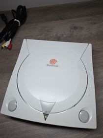 Sega Dreamcast HKT-3020 System Console Bundle w/ Cables 2 Remotes & Crazy Taxi 