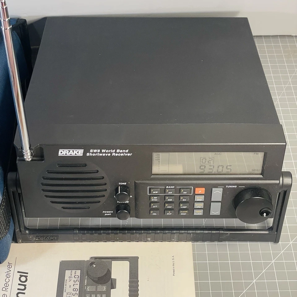 Receptor de radio de onda corta Drake SW8 de colección World Band con estuche azul y manual Foto 4 de 4