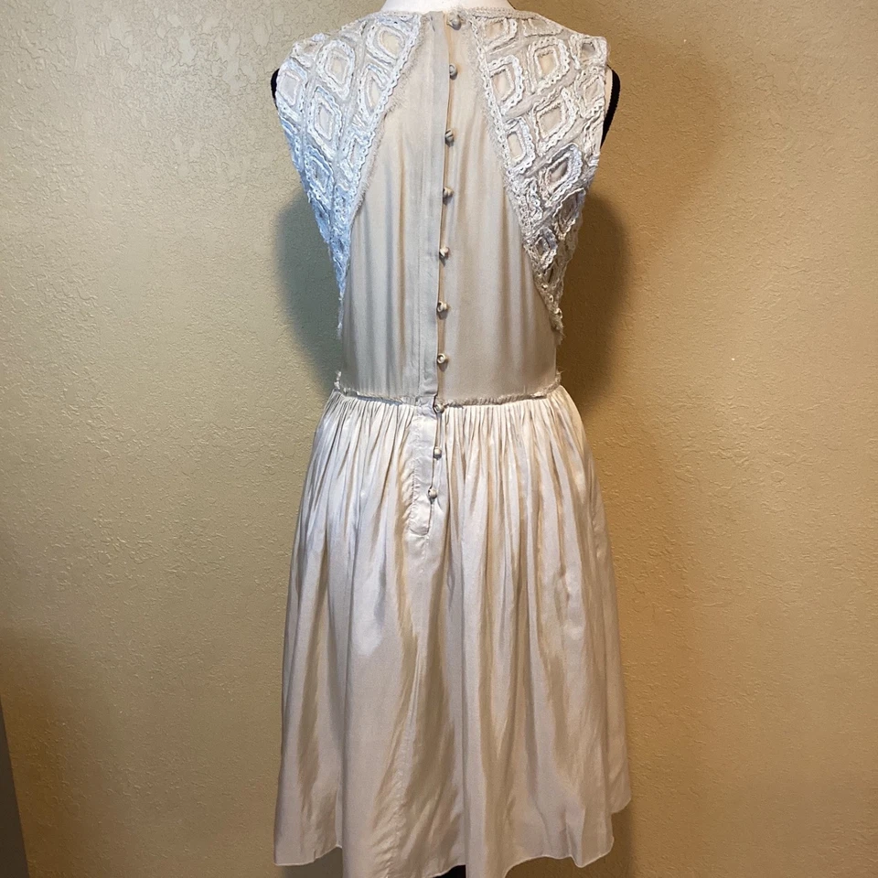 Vestido Anthropologie Moulinette Soeurs Beige 100% Seda Adornado, Talla 10 Foto 3 de 4