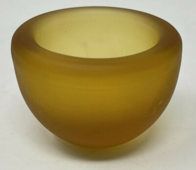 Meripihka Amber Bowl Nanny Still for Riihimaen Lasi Oy Finland 1954-57 