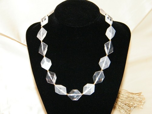 Vintage Avon Jewelry 3D Geometric Clear, Frosted & Gold Tone Beads 17" Necklace - Picture 8 of 10