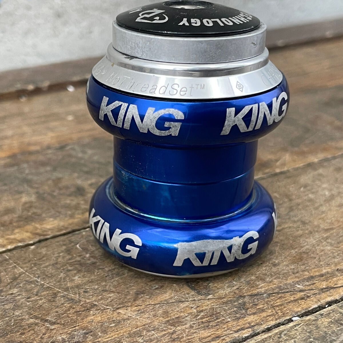 Vintage Chris King Headset Blue 1 1/8 Inch NoThreadset Bold Vintage Chris King Headset Blue 1 1/8 Inch NoThreadset Bold
