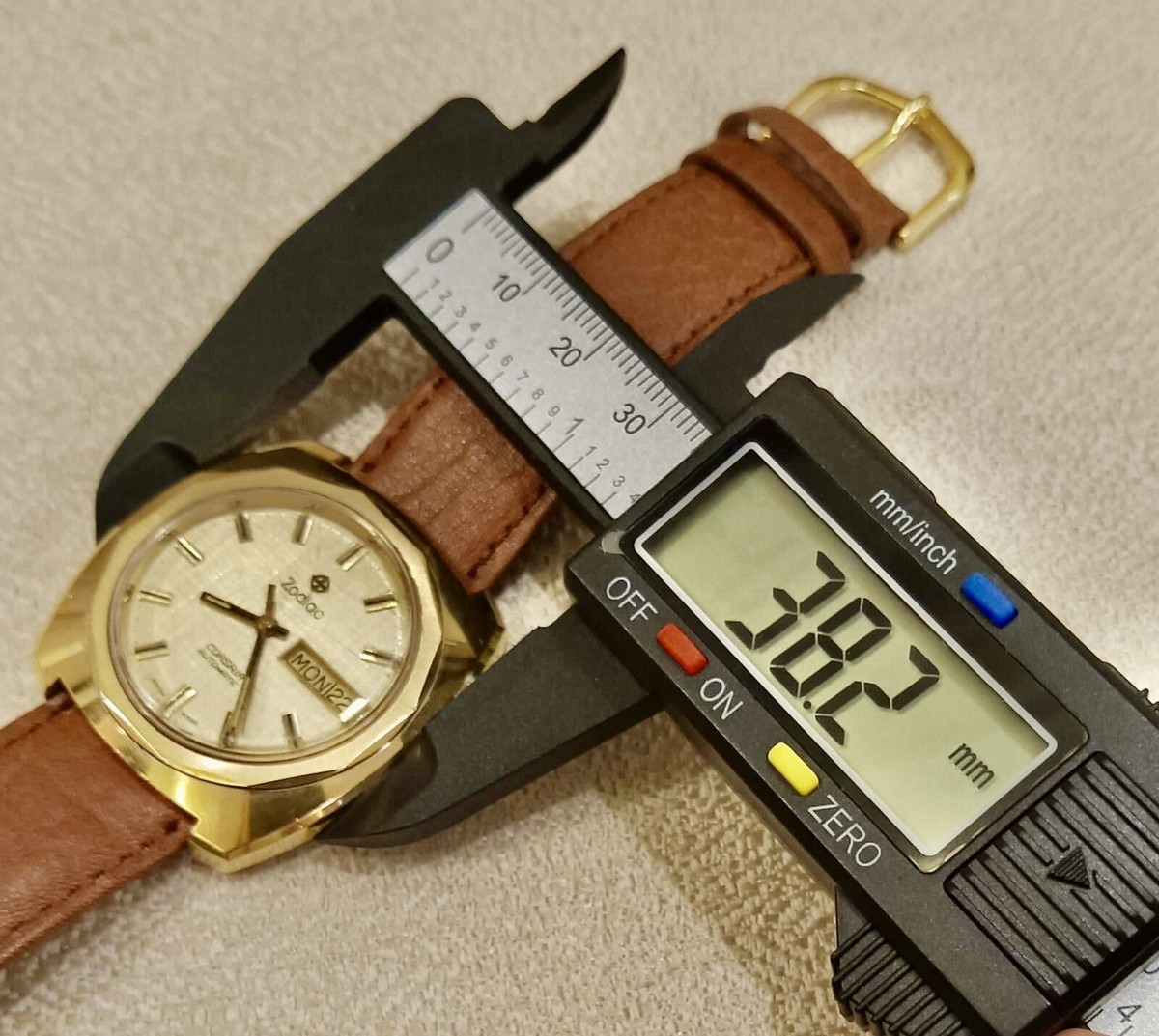 ✓ ZODIAC Corsair - Gold Plated - Automatic - Rare SWISS Watch