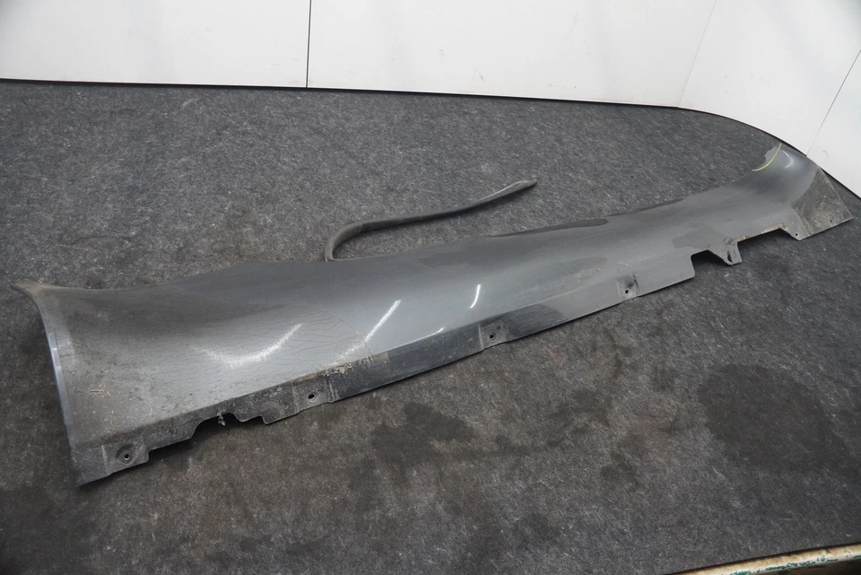 Falda lateral panel basculante derecho 6G33-10608-AJ Aston Martin V8 Vantage 2008 *Nota* Foto 4 de 4