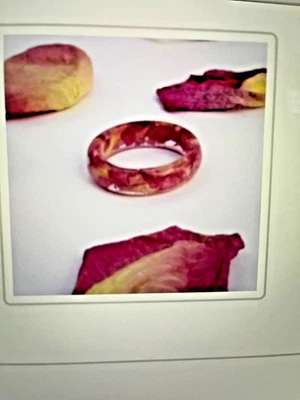 Rosenring,getrocknete Blüten in Kunstharz,romantischer Ring,Jahrestag ect.