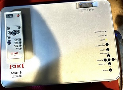 Eiki Avanti LC XA20 LCD Projector  Tested Working W/ Remote & Power Cord Great I
