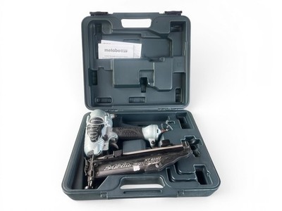 Metabo HPT NT65M2(S) 2-1/2  Finish Nailer Pneumatic 16 Gauge w/ Case Barely Used