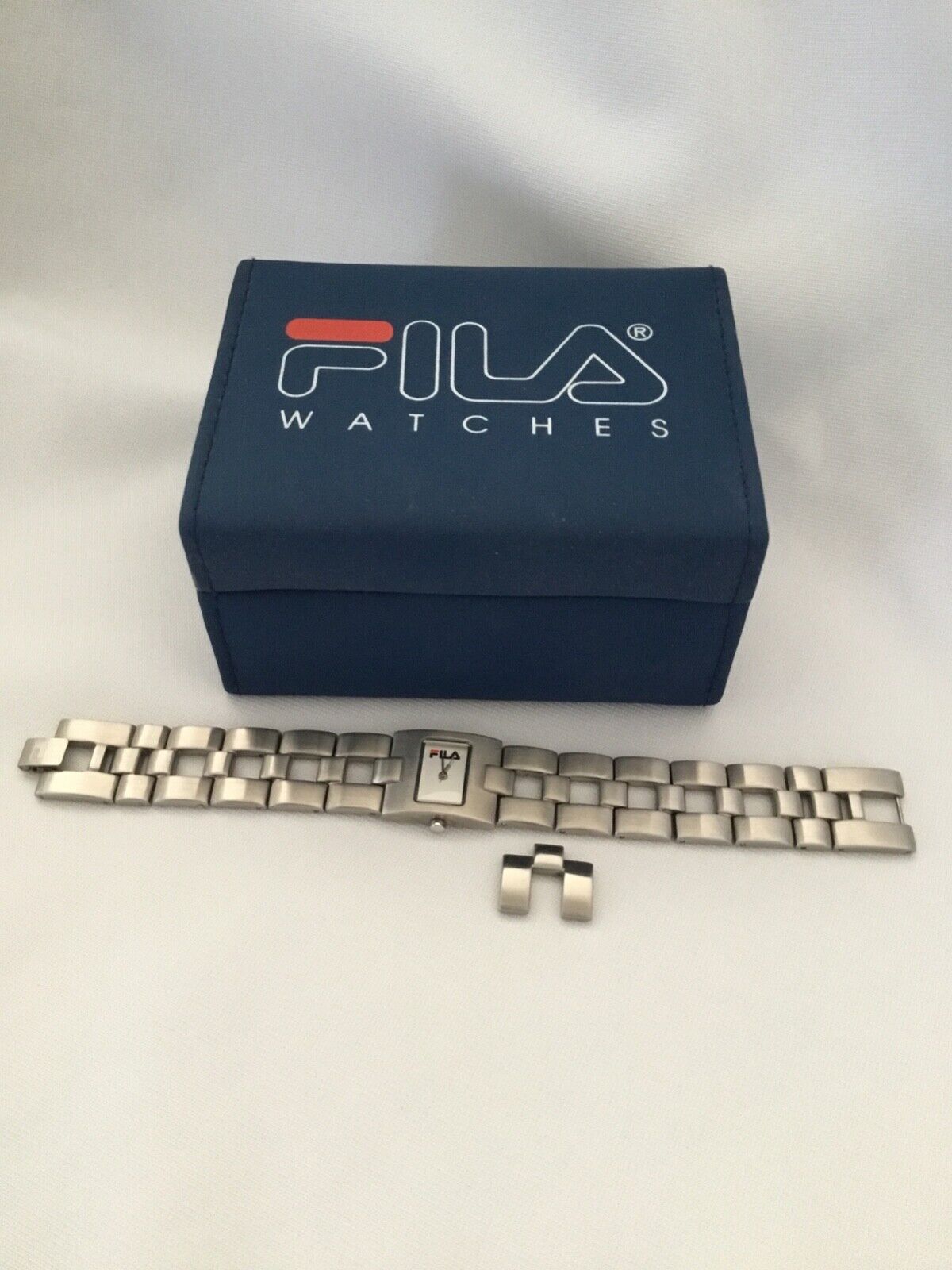 Vintage FILA watch 002-C W/R 3ATM preowned new battery, box, xtra link stainless
