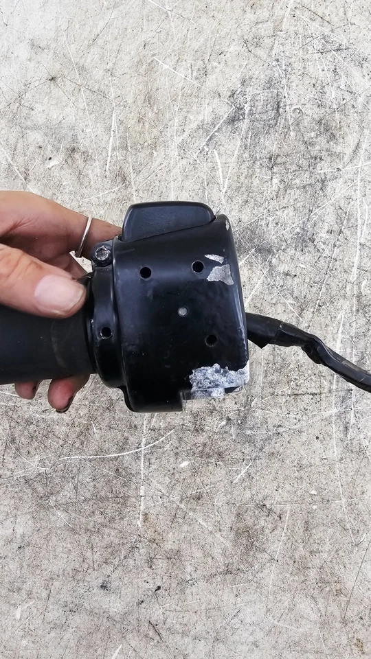 2000 Harley Davidson Sportster 左把手开关外壳按钮控制手柄 — 第 4/4 张图片