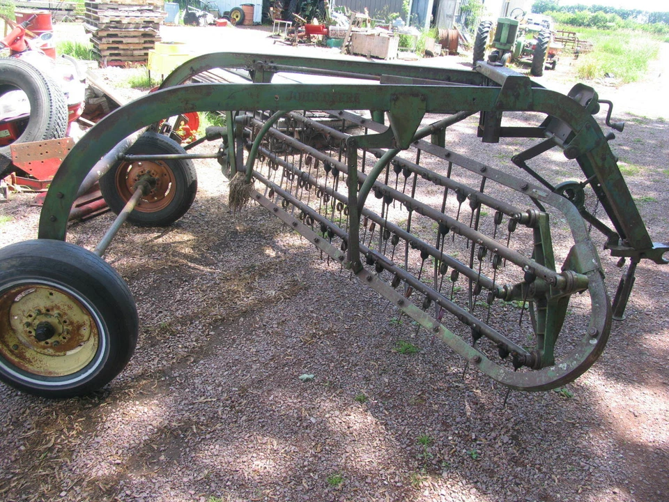 Rastrillo de heno tipo tracción John Deere tracción a tierra 4 Bar Foto 3 de 4