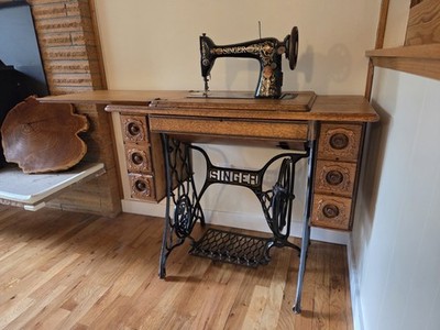 1910 Singer Model 15 Treadle 7-Drawer Carved Oak Cabinet Red Eye