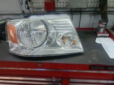 FORD Passenger Headlight Headlamp Bright Background 2004 2005 2006-2008 F150