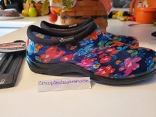 Sloggers ~ Rain & Garden Slip on Clogs ~ Blue Floral Print ~ Woman's Size 6 *NEW