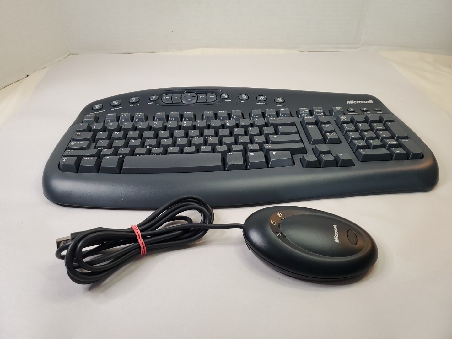 Microsoft Wireless MultiMedia Keyboard 1.1 WUR0445 + Desktop Receiver 2.1