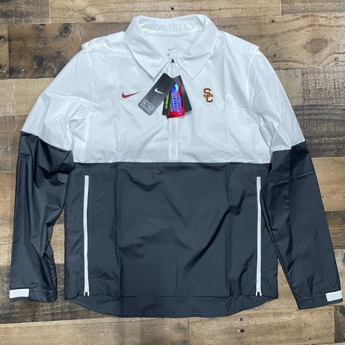 Nike USC Trojans Football Team On Field 