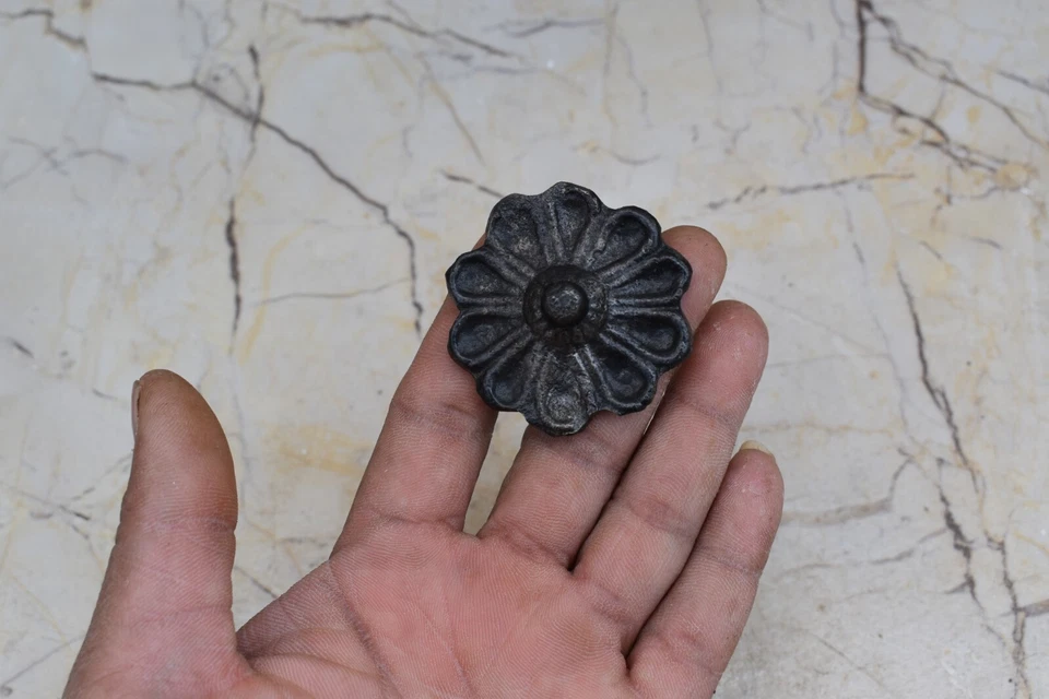 Perillas de manija de puerta de gabinete de cajón con forma de flor de hierro fundido vintage 10 piezas Foto 3 de 4