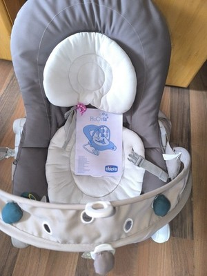 Chicco Babywippe Wippe mit Spielbogen, Grau/Beige/Weiß, für Jungen & Mädchen