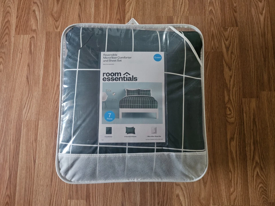 Room Essentials Reversible Comforter & Sheet Set Dark Green 7 Pieces Queen New - Image 4 of 4