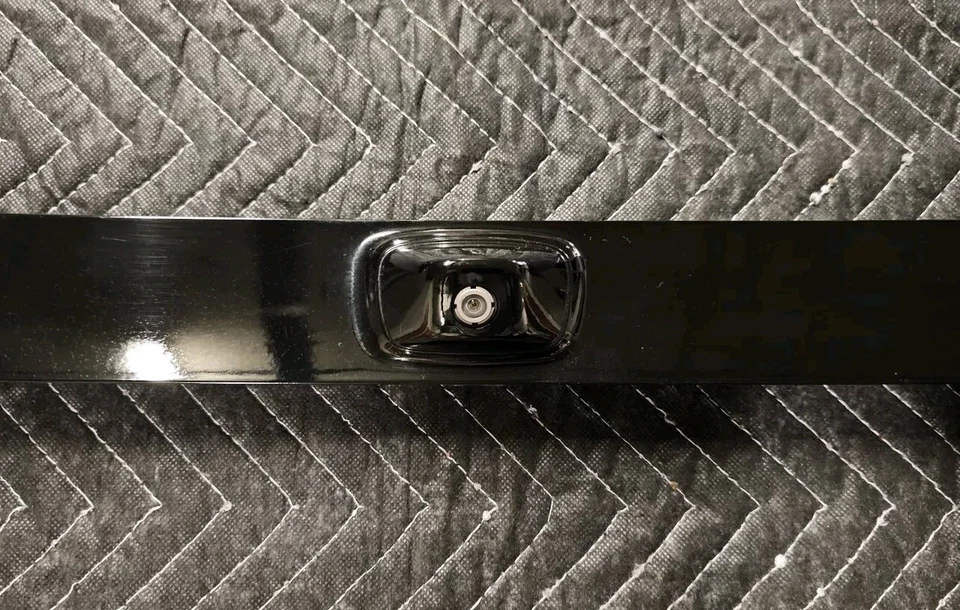 2014-19 Kia Soul Genuine Tailgate Trim Garnish w/Rear View Camera - Imagem 4 de 4