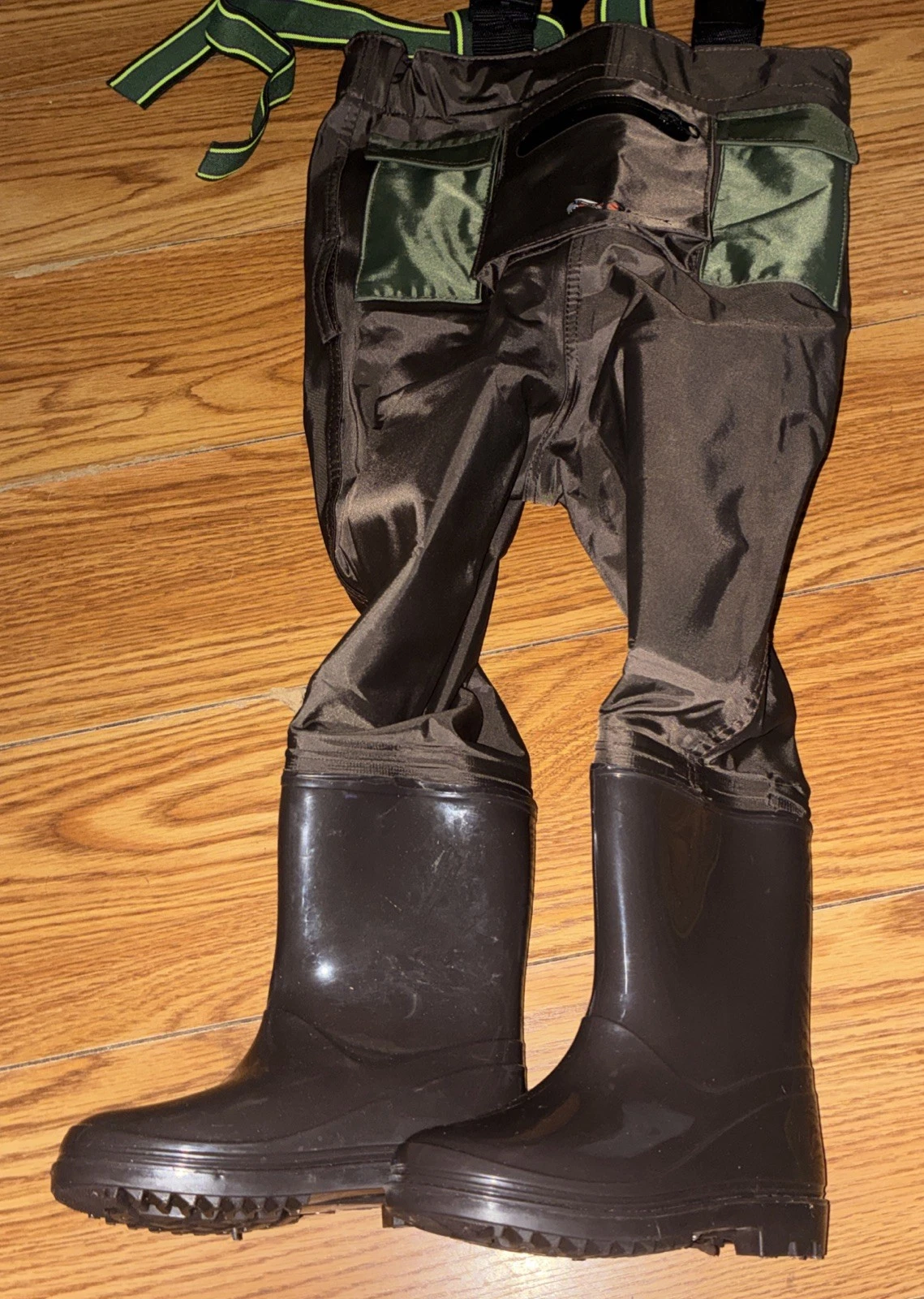 NEW Runcl Kid’s Chest Waders w/ Rubber Boots Boot Sz 8 Brown SEE MEASUREMENTS