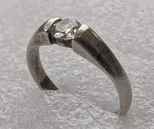 Vintage men's ring sterling silver 925 Size 8 Weight 2.91 g.