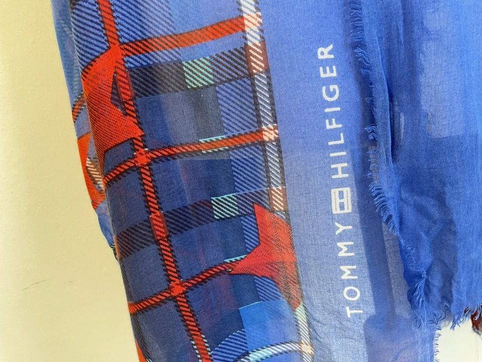 AS9# Tommy Hilfiger Mujer Ligero Cuadros Estampado de Estrellas Bufanda Azul Rojo Flecos Foto 2 de 4