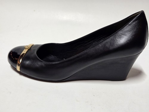 Tory Burch Black Leather Heel Pump Gold Logo Patent Cap Toe Wood Wedge Size 7.5 - Picture 4 of 9