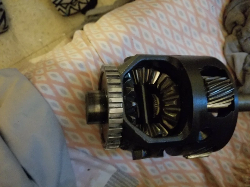  DIFFERENTIAL HOUSING ASSEMBLY ALREADY PUT TOGETHER - Image 4 of 4