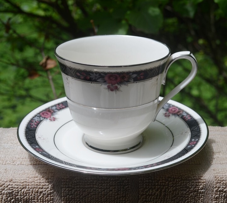 MINT NORITAKE IVORY CHINA 
