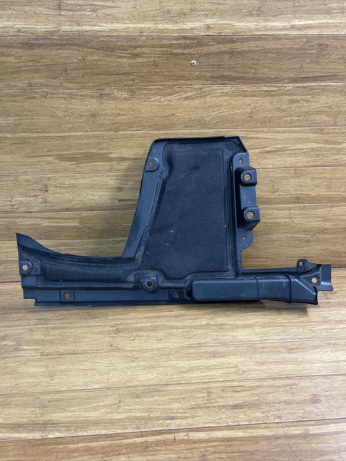 OEM 2017-2023 Maserati Levante M161 Front Right Side Wiper Cowl Trim 670042319