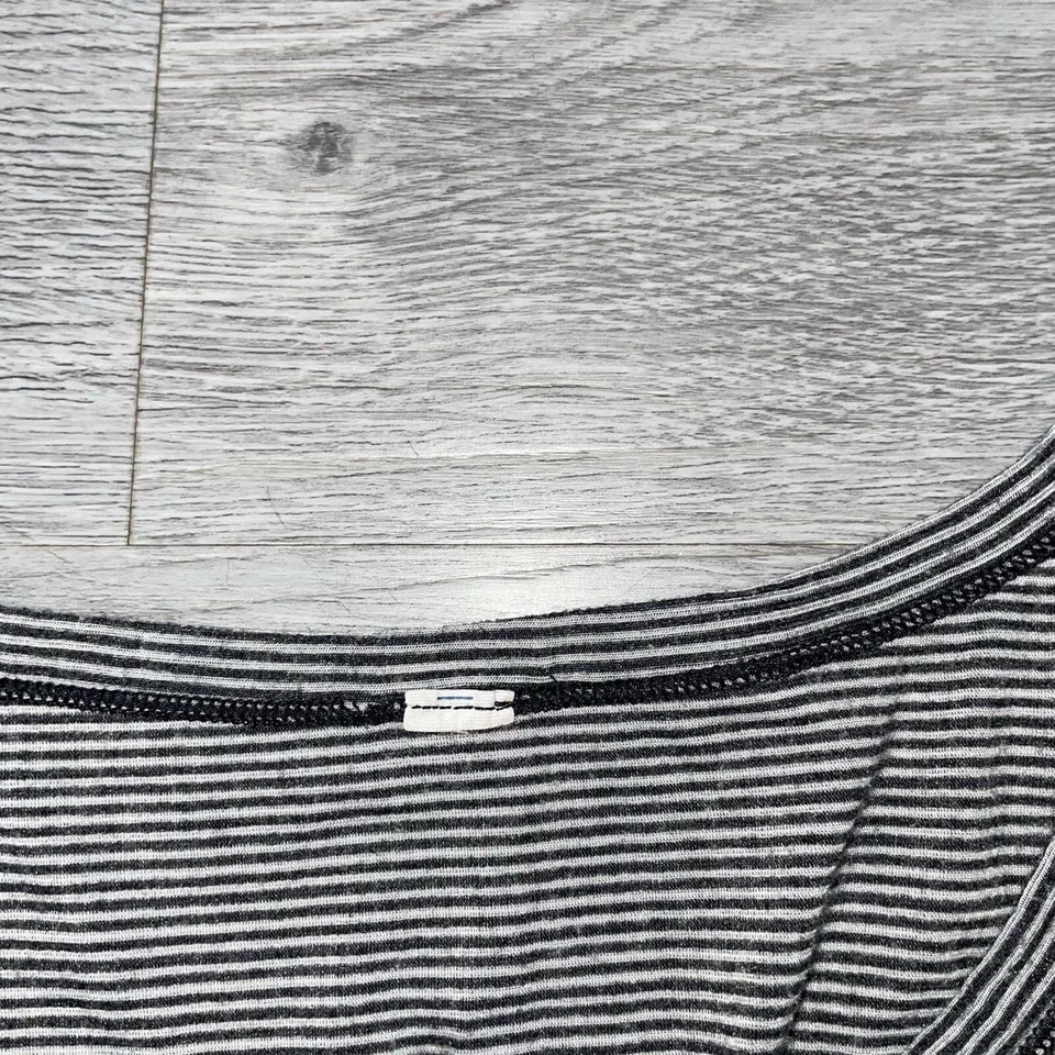 Lululemon Womens 8 ? Calm Short Sleeve Tee Shirt Layering Top Yoga Train Gym Run - Image 4 of 4