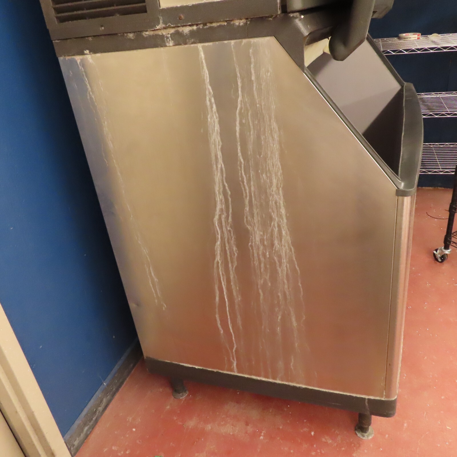 Used Manitowoc S970 Commercial Ice Storage Bin Holds 710 pounds of ice