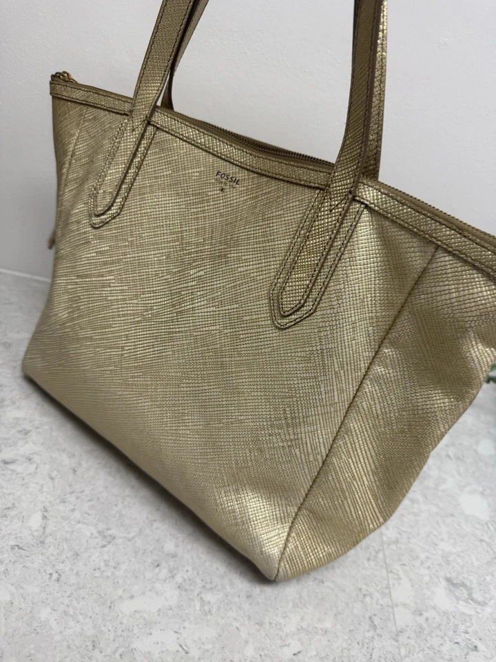 Bolso de hombro Fossil para mujer Sydney Shopper de cuero dorado metálico LG Foto 3 de 4
