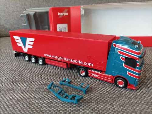 Herpa H0 1:87 en EMBALAJE ORIGINAL - 305921 Volvo FH GL XL semirremolque con fondo retráctil "Aves" - Imagen 4 de 5